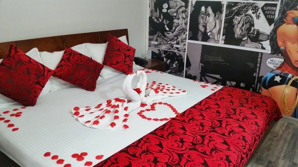 Hotel Comic City Bogota Bagian luar foto